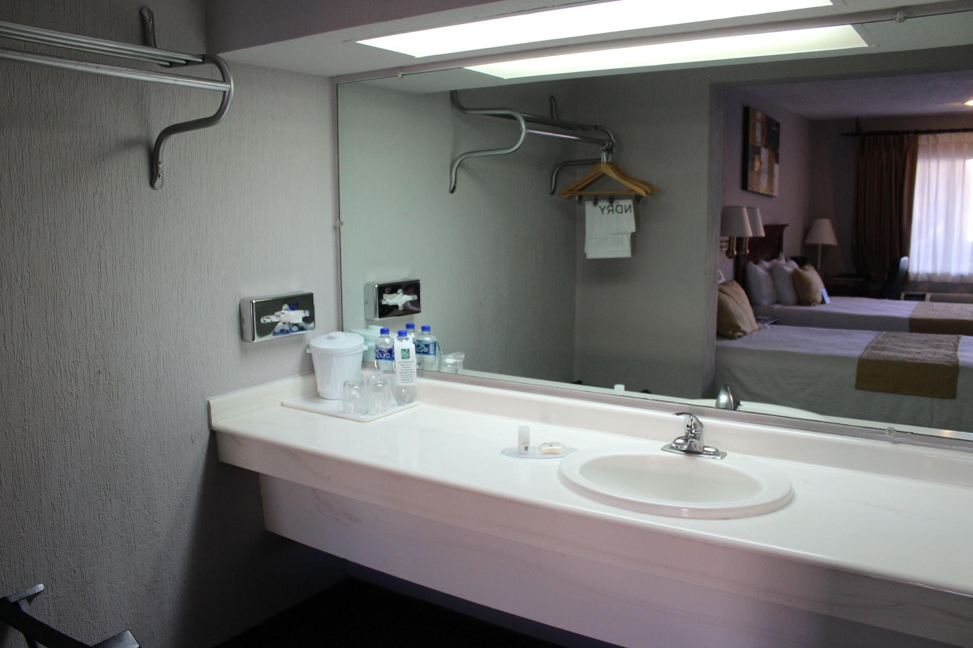 Quality Inn Piedras Negras Kültér fotó